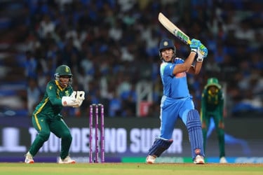 দ. আফ্রিকাকে ২৯৯ রানের টার্গেট দিল ভারত