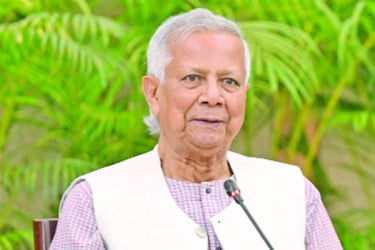 যোগাযোগে শৃঙ্খলা না এলে অর্থনীতির গলায় ফাঁস