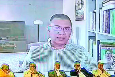 চার পাশে সুপ্ত আকাঙ্ক্ষায় গুপ্ত স্বৈরাচার ওত পেতে