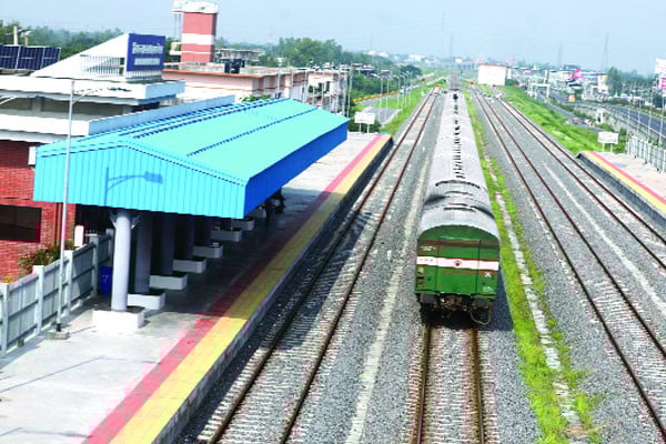 বিপুল অর্থে ঝকঝকে স্টেশন, থামে না ট্রেন