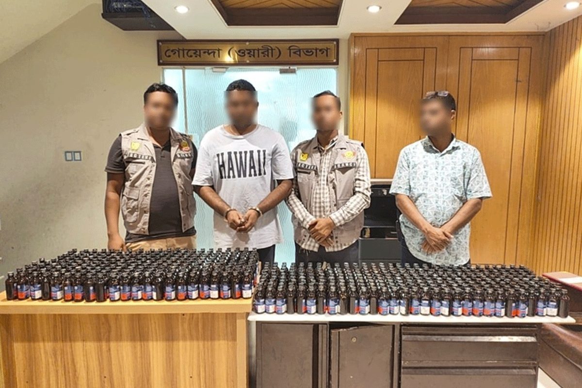 যাত্রাবাড়ীতে ৪৮৩ বোতল ফেনসিডিলসহ মাদক কারবারি গ্রেফতার