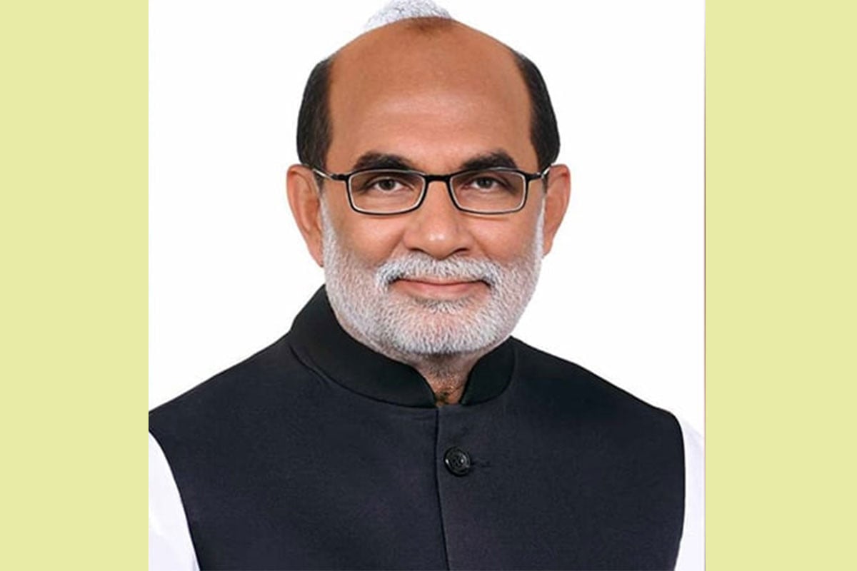 স্ত্রীসহ শ. ম রেজাউলের আয়কর নথি জব্দ