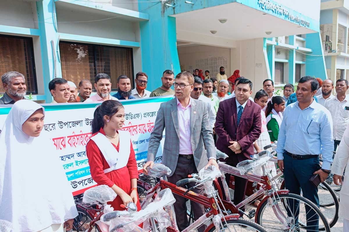 মেহেরপুরে সদর উপজেলার উদ্যোগে বাইসাইকেল ও হুইলচেয়ার বিতরণ