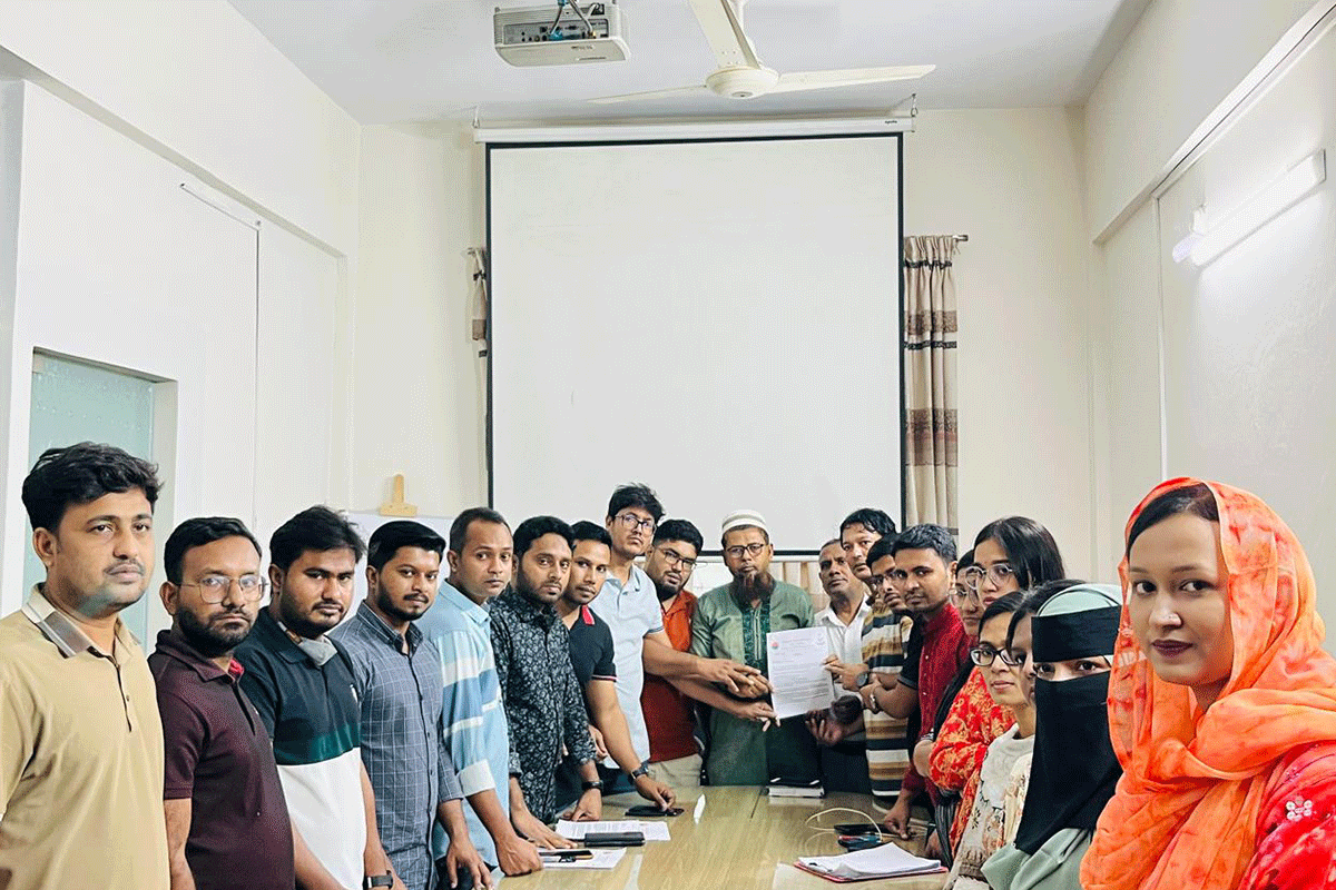 জকসু নির্বাচন পেছানোর দাবিতে কমিশনকে ছাত্রদলের স্মারকলিপি