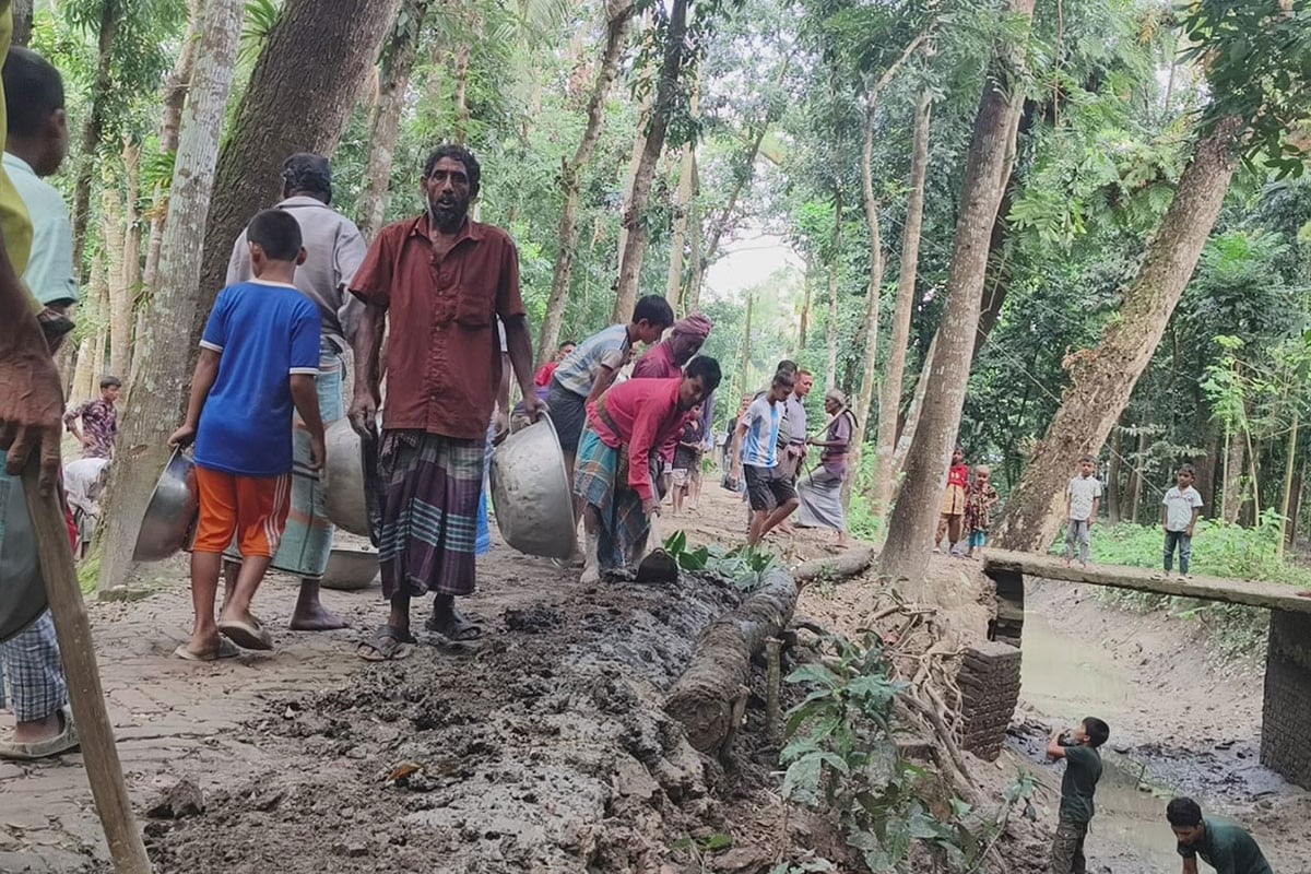 কেদারপুরে যুব সমাজের স্বেচ্ছাশ্রমে সড়ক মেরামত
