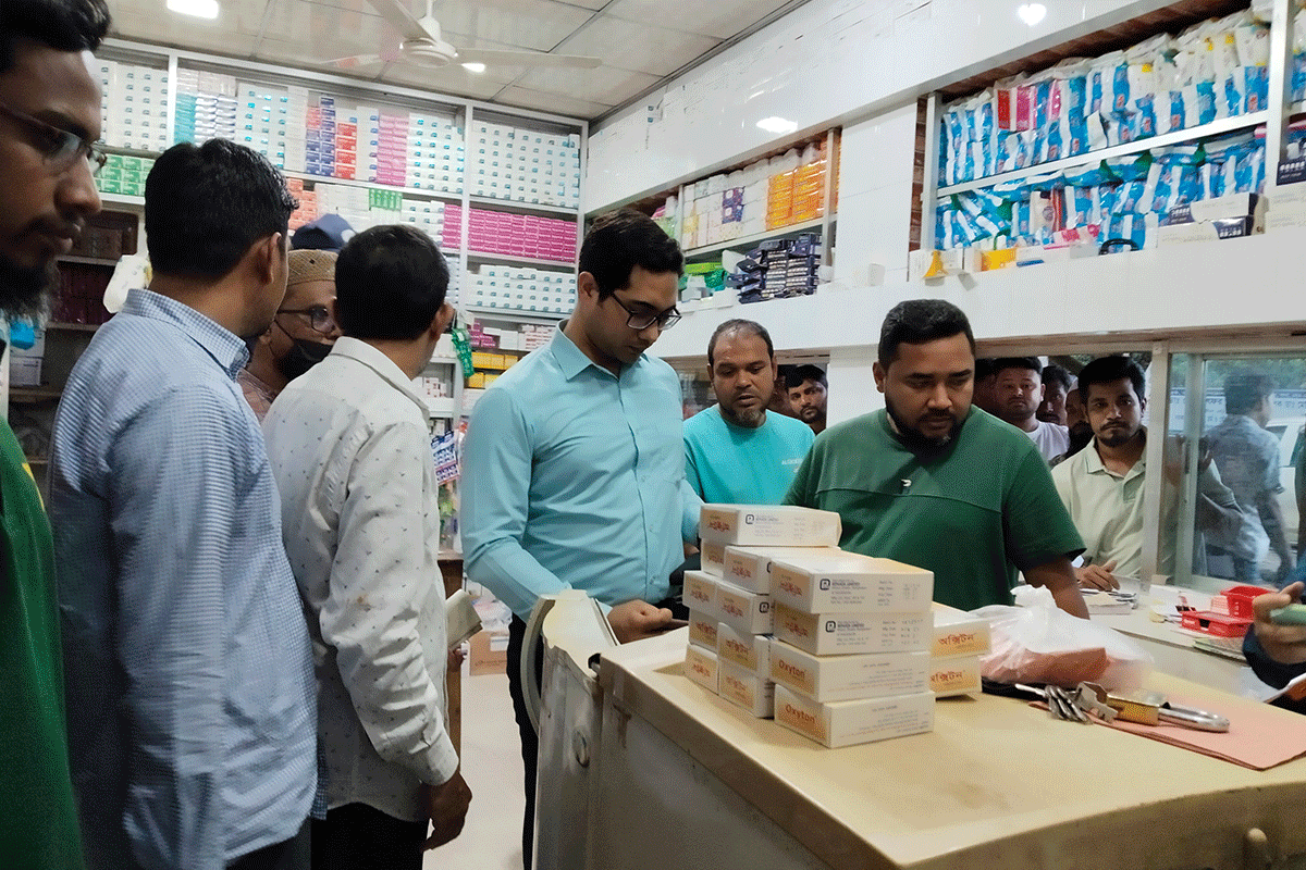 মেয়াদোত্তীর্ণ ওষুধ বিক্রি করায় ২ ফার্মেসিকে জরিমানা