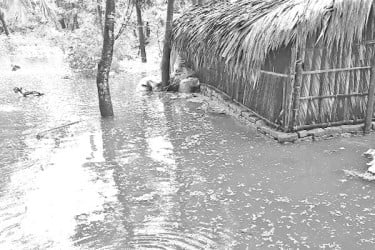 জলাবদ্ধতায় বন্দি ২০০ পরিবার