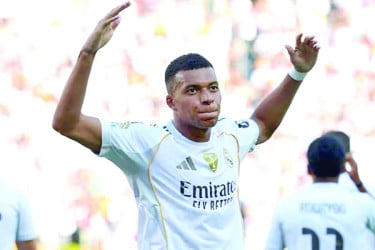 শীর্ষে রিয়াল ও এমবাপ্পে