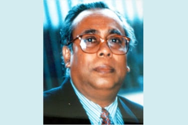 বিনিয়োগের জন্য রাজনৈতিক স্থিতিশীলতা প্রয়োজন