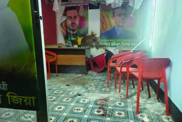 খুলনায় বিএনপি নেতার অফিসে বোমা হামলা-গুলি বর্ষণ, শিক্ষক নিহত