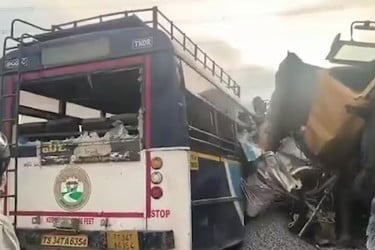 রং সাইড দিয়ে আসা ট্রাকের ধাক্কায় ছিন্নভিন্ন বাস, নিহত বেড়ে ১৯