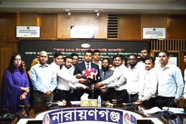 নারায়ণগঞ্জ জেলা প্রশাসনে ১১২ টাকার ফিতে চাকরি পেলেন ১৪ জন