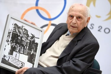 বিশ্বের সবচেয়ে বয়স্ক অলিম্পিক চ্যাম্পিয়নের মৃত্যু