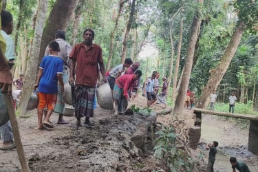 কেদারপুরে যুব সমাজের স্বেচ্ছাশ্রমে সড়ক মেরামত