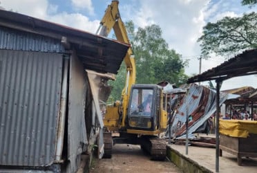 লালমনিরহাটে অবৈধ স্থাপনা উচ্ছেদ