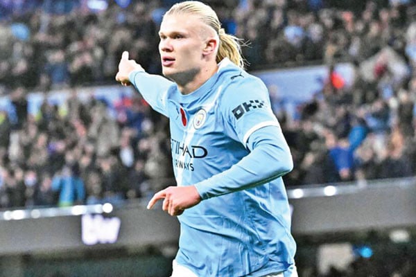 জিতে দুইয়ে উঠল বার্সেলোনা ম্যানসিটি