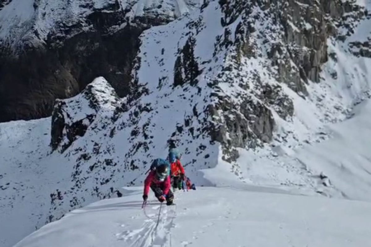তুষারধসে নেপালে বিদেশি পর্বতারোহীসহ সাতজনের মৃত্যু
