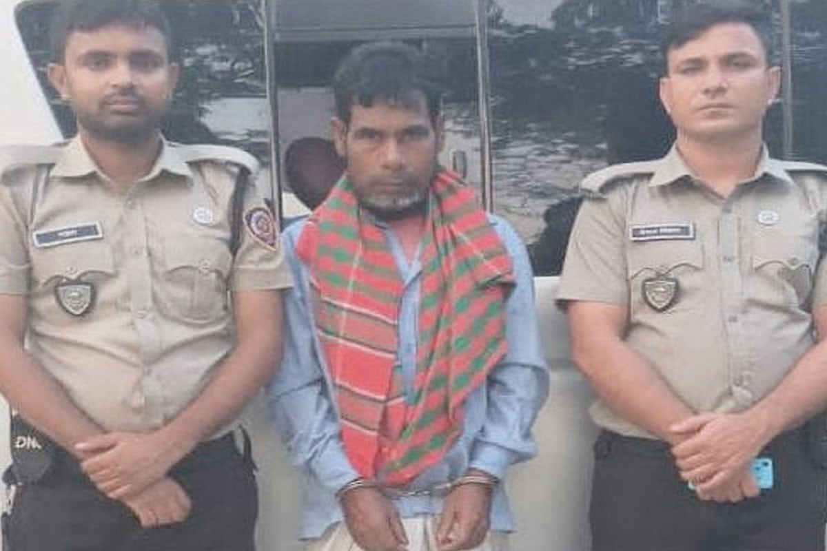 বগুড়ায় ১৩ কেজি গাঁজাসহ মাদক ব্যবসায়ী গ্রেফতার