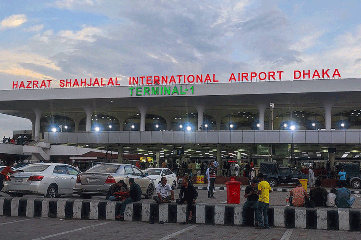 বিমানবন্দরের ভল্ট ভেঙে অত্যাধুনিক ৭ আগ্নেয়াস্ত্র চুরি