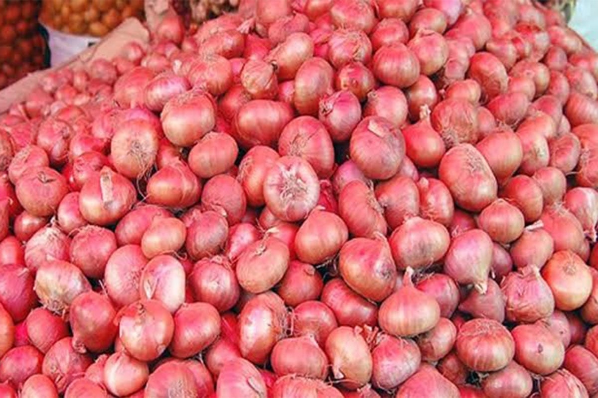 পেঁয়াজের কেজি ছাড়ালো ১০০ টাকা