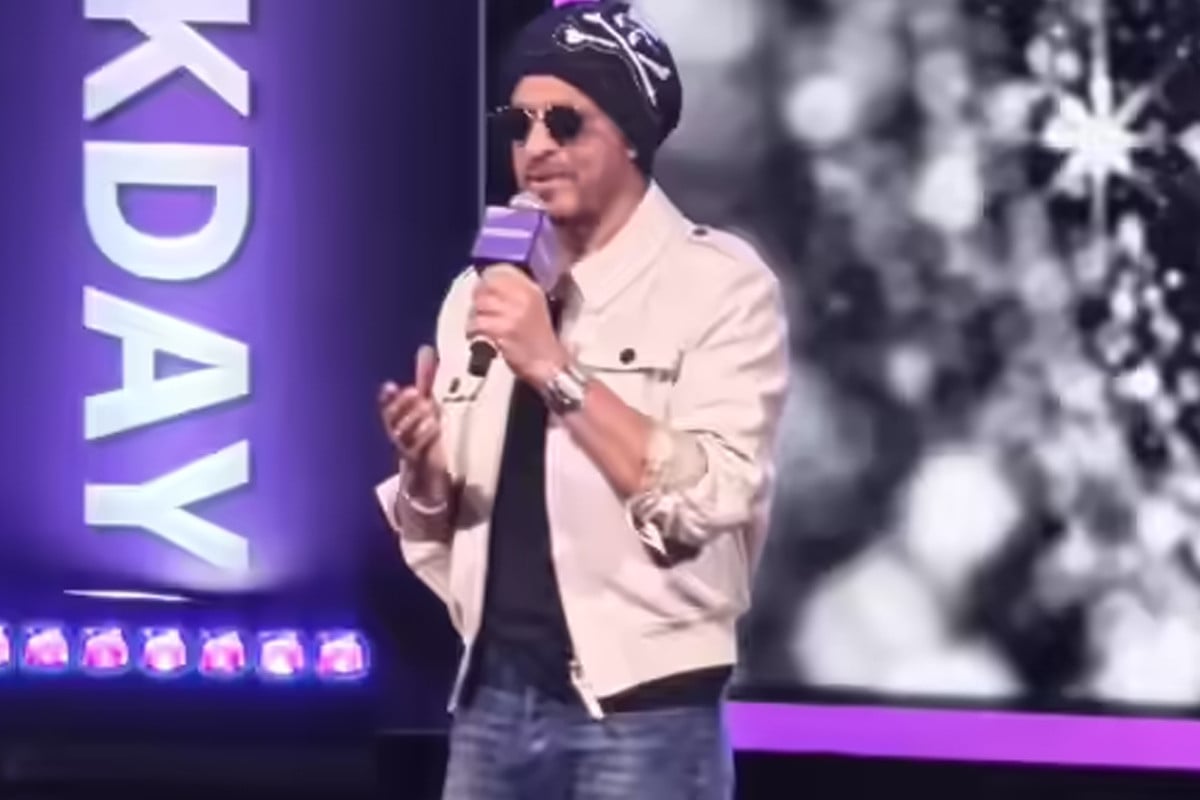 জন্মদিনে শাহরুখের হাতে নতুন ঘড়ি, উপহার দিলেন কে?