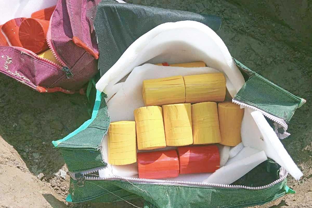 বগুড়ায় উদ্ধার হওয়া ৩৯ ককটেল নিষ্ক্রিয় করল সেনাবাহিনী