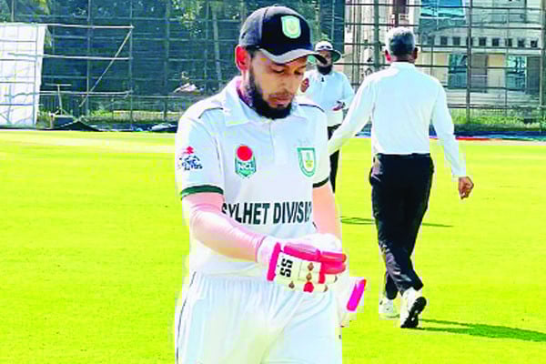 মুশফিকের খ্যাপাটে সেঞ্চুরি উদ্‌যাপন