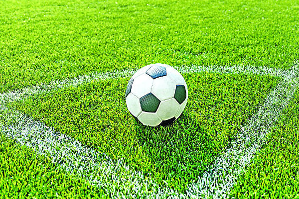 পারিশ্রমিক পেতে ফুটবলারদের তাগাদা