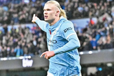 জিতে দুইয়ে উঠল বার্সেলোনা ম্যানসিটি