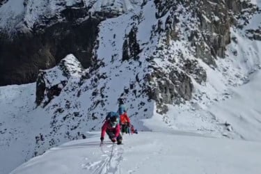 তুষারধসে নেপালে বিদেশি পর্বতারোহীসহ সাতজনের মৃত্যু