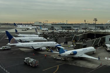 রেকর্ড শাটডাউনে কর্মী সংকট, যুক্তরাষ্ট্রে বিমান চলাচলে বিপর্যয়