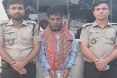 বগুড়ায় ১৩ কেজি গাঁজাসহ মাদক ব্যবসায়ী গ্রেফতার