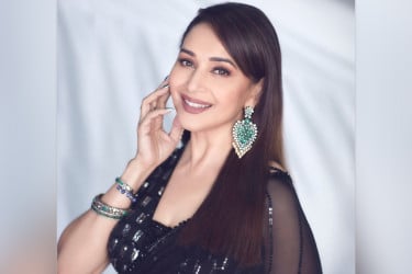 মাধুরীর শো দেখতে গিয়ে বিরক্ত দর্শক, টাকা ফেরতের দাবি