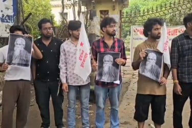 ‘আমার সোনার বাংলা’ গাওয়ায় বিশ্বভারতীর শিক্ষার্থীদের ‘সতর্ক করে’ চিঠি