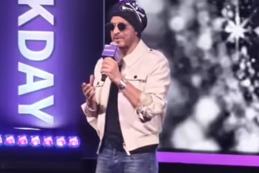 জন্মদিনে শাহরুখের হাতে নতুন ঘড়ি, উপহার দিলেন কে?