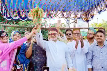 বিএনপির মনোনীত প্রার্থীকে বীরগঞ্জ-কাহারোলে ব্যাপক সংবর্ধনা