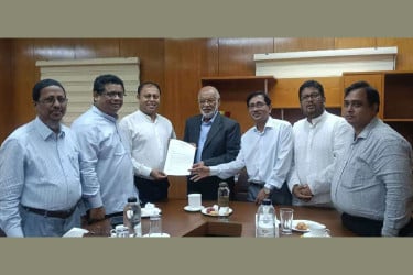 ঢাবিকে ‘বিশেষ মর্যাদা’ প্রদানসহ ১০ দফা স্মারকলিপি সাদা দলের