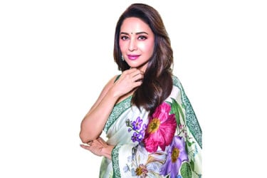 এ কী কাণ্ড মাধুরীর