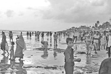 ২০০ বছরের রাস উৎসবে পুণ্যার্থীর ঢল