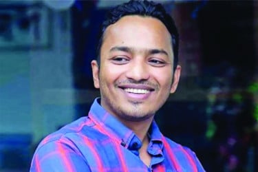 রাজনীতিতে আদর্শের সম্পর্ক বেশি মজবুত