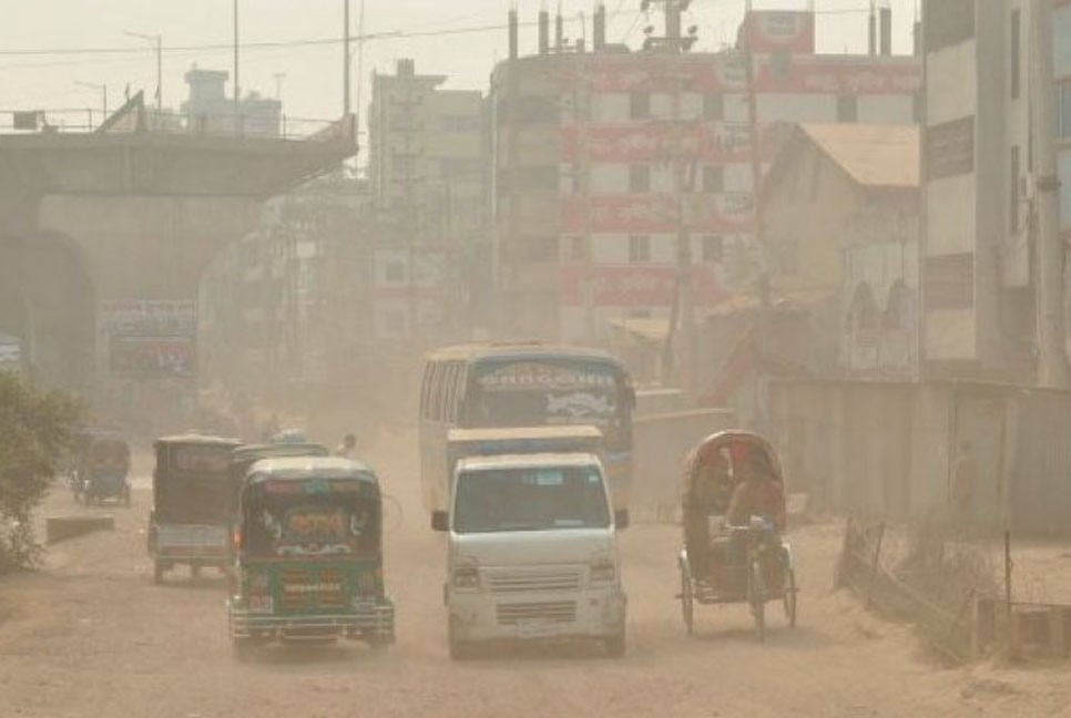 ঢাকার বাতাসে মাঝারি দূষণ, কলকাতার অবস্থা ‘খুব অস্বাস্থ্যকর’