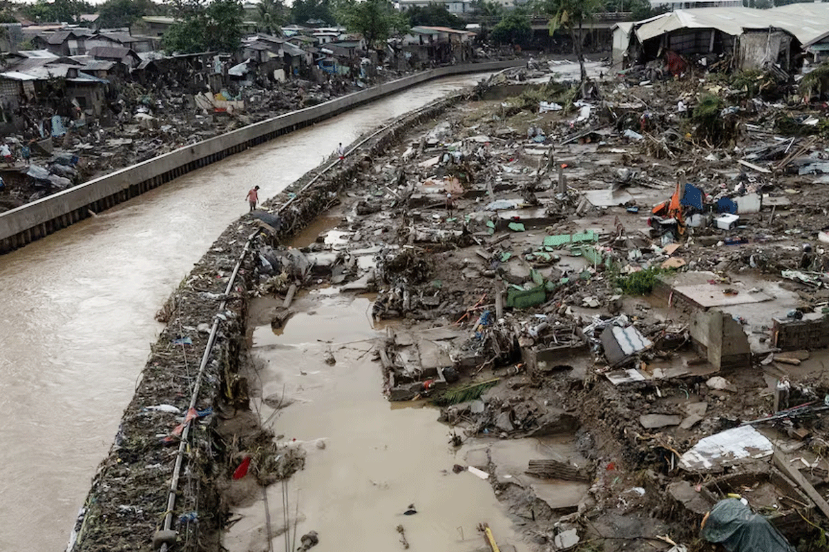 ফিলিপাইনে ঘূর্ণিঝড় ‘কালমেগি’র তাণ্ডব, নিহত ৫৮