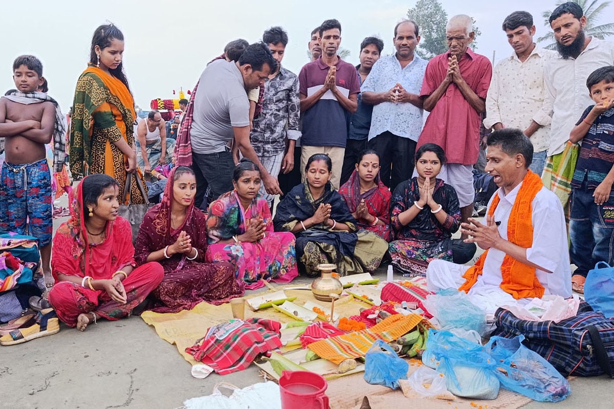কুয়াকাটায় রাস ভক্তদের গঙ্গাস্নান