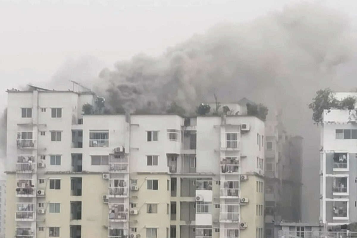 মোহাম্মদপুরে আবাসিক ভবনের আগুন নিয়ন্ত্রণে