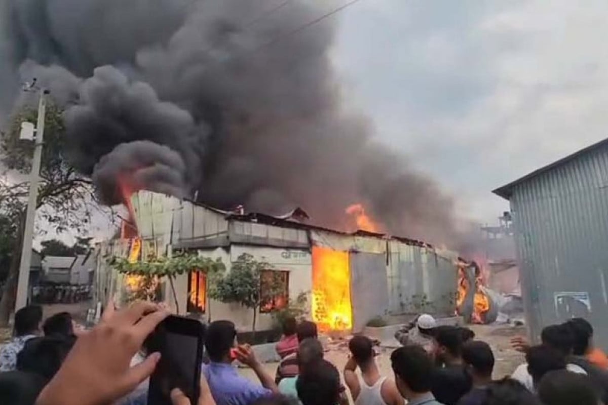 গাজীপুরে আগুনে পুড়ল ৬ ঝুটের গোডাউন