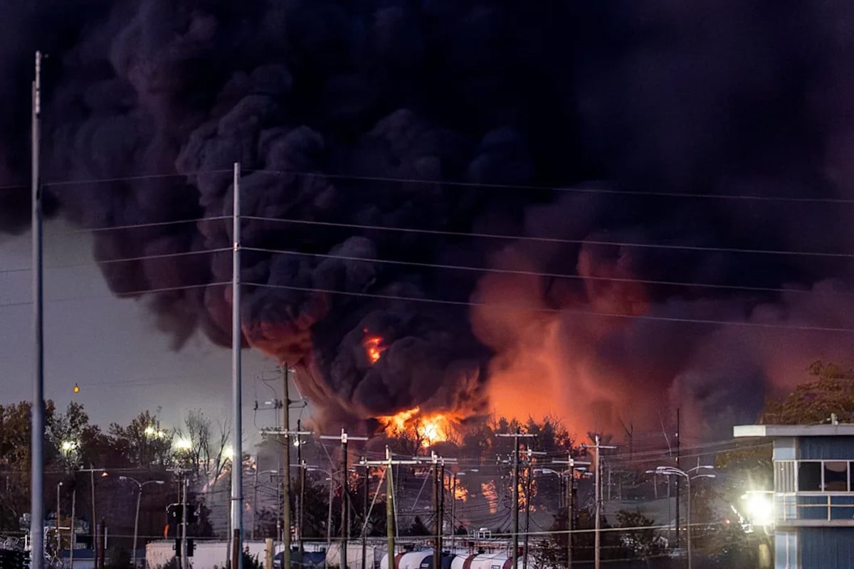 যুক্তরাষ্ট্রে কার্গো বিমান বিধ্বস্ত, নিহত বেড়ে ৩