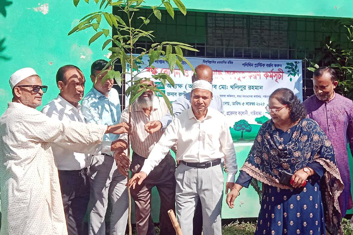 গাইবান্ধায় বৃক্ষরোপণ ও পোনা মাছ অবমুক্তকরণ কর্মসূচি