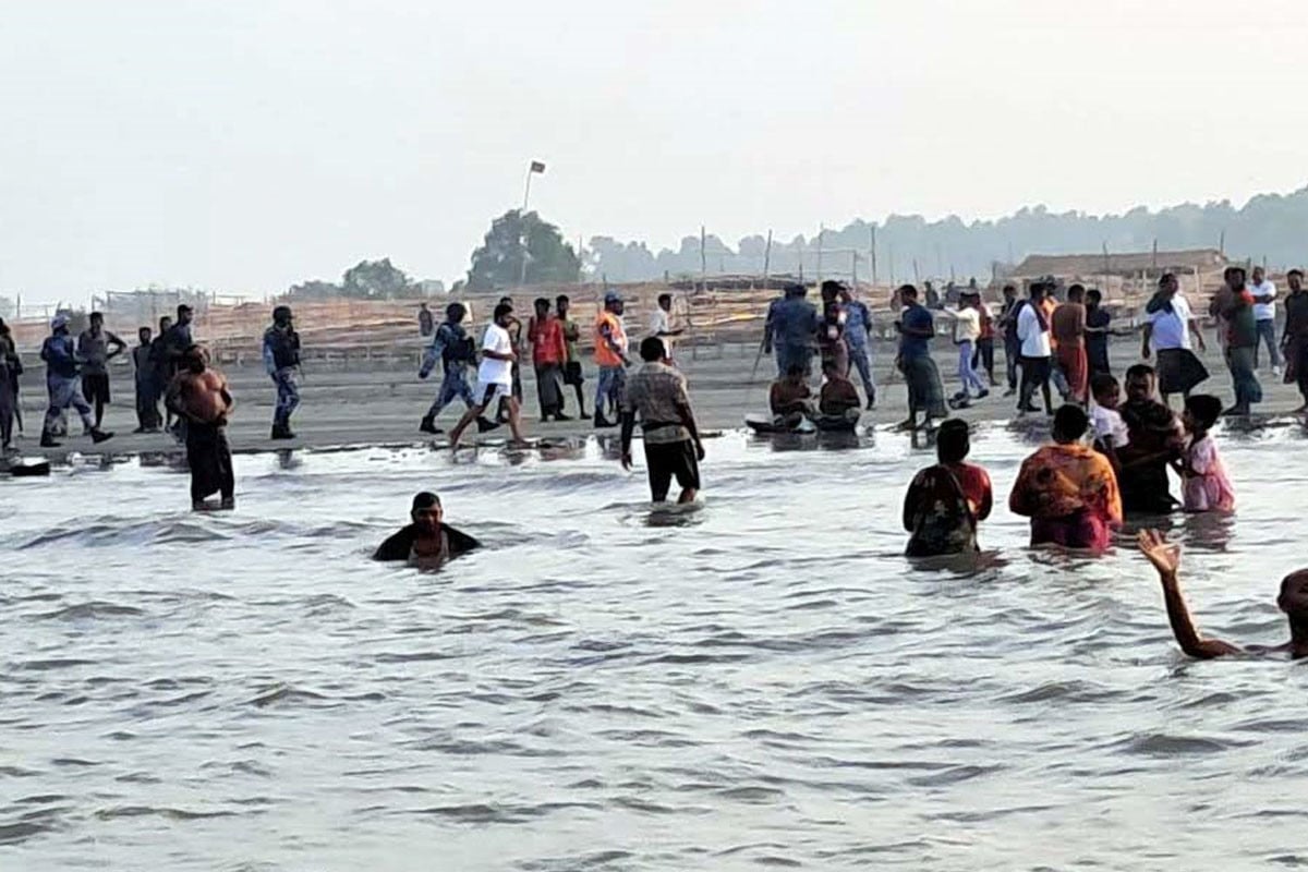 পুণ্যস্নানের মধ্য দিয়ে দুবলার চরে শেষ হলো ঐতিহ্যবাহী রাস উৎসব