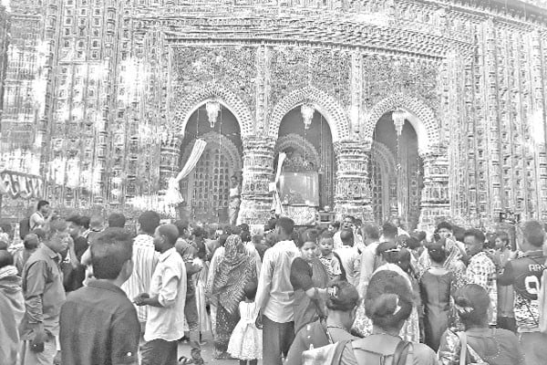 পৌনে তিন শ বছরের রাসমেলায় ভক্তের ঢল