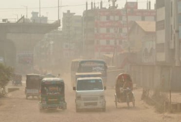 ঢাকার বাতাসে মাঝারি দূষণ, কলকাতার অবস্থা ‘খুব অস্বাস্থ্যকর’